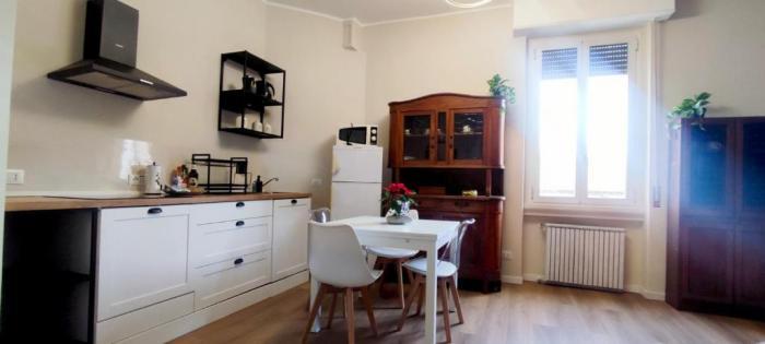 2 Bedroom Gem Near Milano Centrale Fast Wi Fi Kademy House Room photo