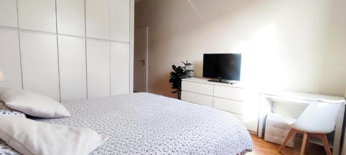 2 Bedroom Gem Near Milano Centrale Fast Wi Fi Kademy House Room photo