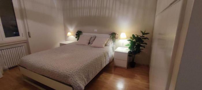 2 Bedroom Gem Near Milano Centrale Fast Wi Fi Kademy House Room photo